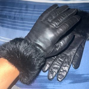 Women’s Black leather gloves